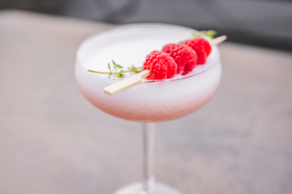 Himbeer Cocktail in der Skybar